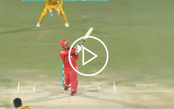 [Watch] Shadab Khan Punishes Jamal's Slower Delivery For A Supreme Six Over Mid-Wicket